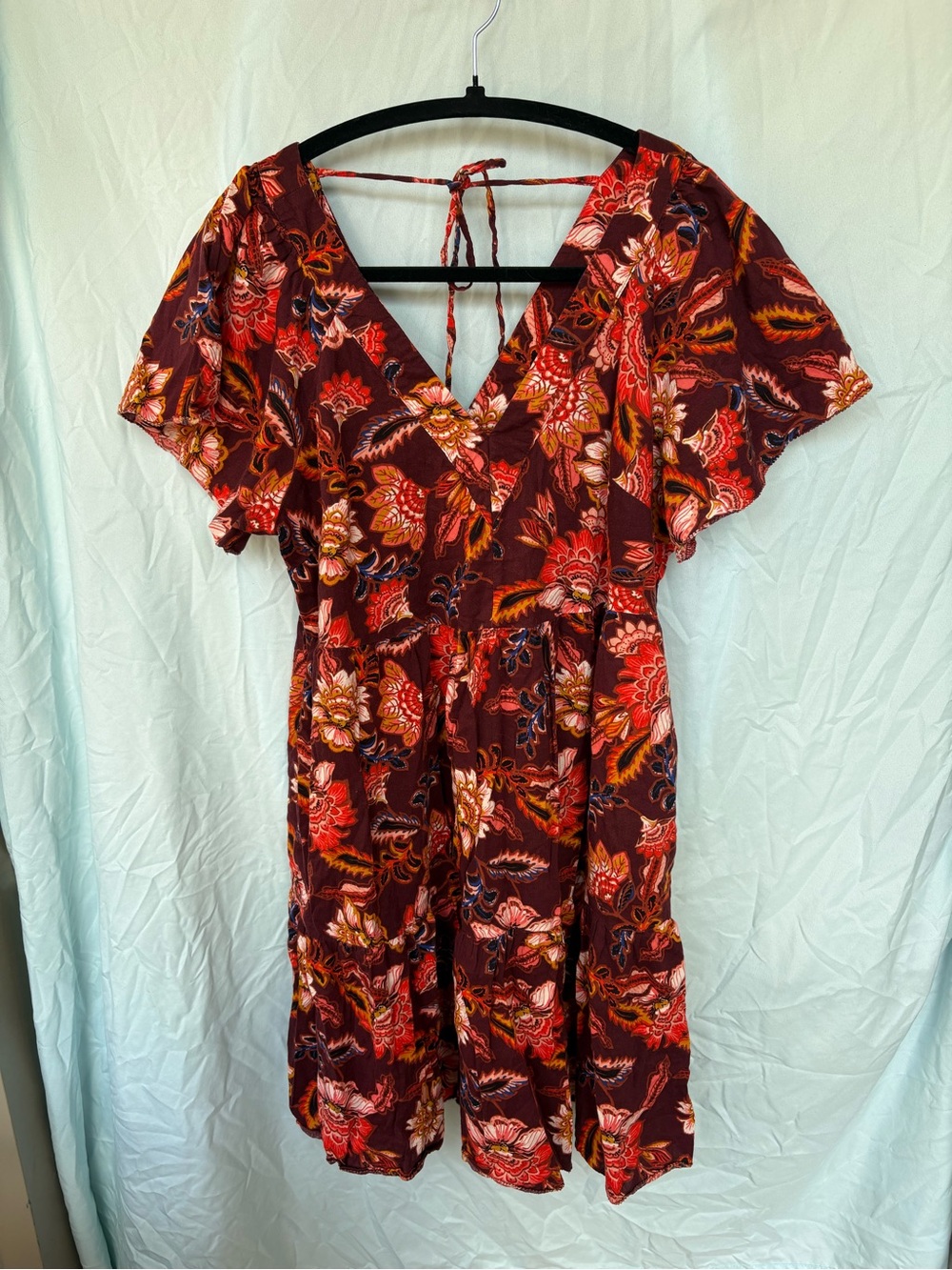 Floral V-Neck Short Sleeve Dress in Burgundy